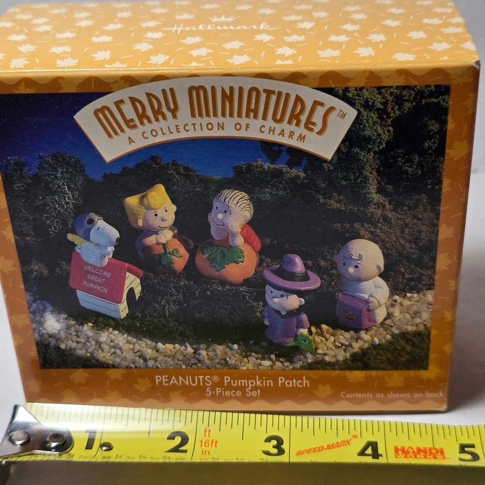 Hallmark peanuts pumpkin